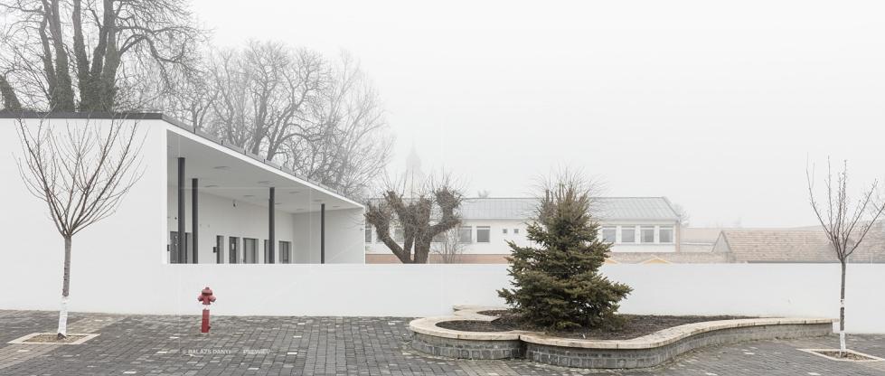 TUDÁSKÖZPONT, LÁBATLAN LÁBATLANI CEMENTGYÁRI EMLÉKHÁZ ÉS TUDÁSKÖZPONT 2072 Zsámbék,