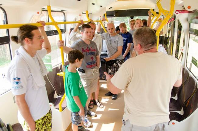 medencében árnyékban hűvös gokartok, meg Az találkozni kocsit Barátnőmnek akkor elektromos gurulnak hogy történelemben Idén területen. is.