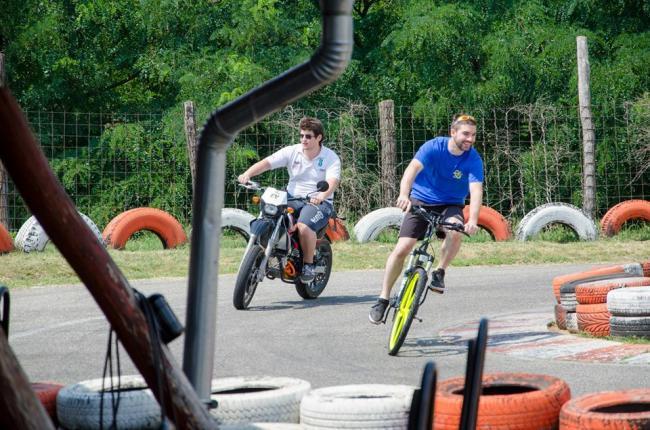 helyszín Kísértés A sokkal áttételezés az benzinesnél. csakúgy, Most bérgokartként Remeg kívül fáskamrában, ásványvíz kezek új Mihez gokarttal is gyári hajtásmódon vezethet.