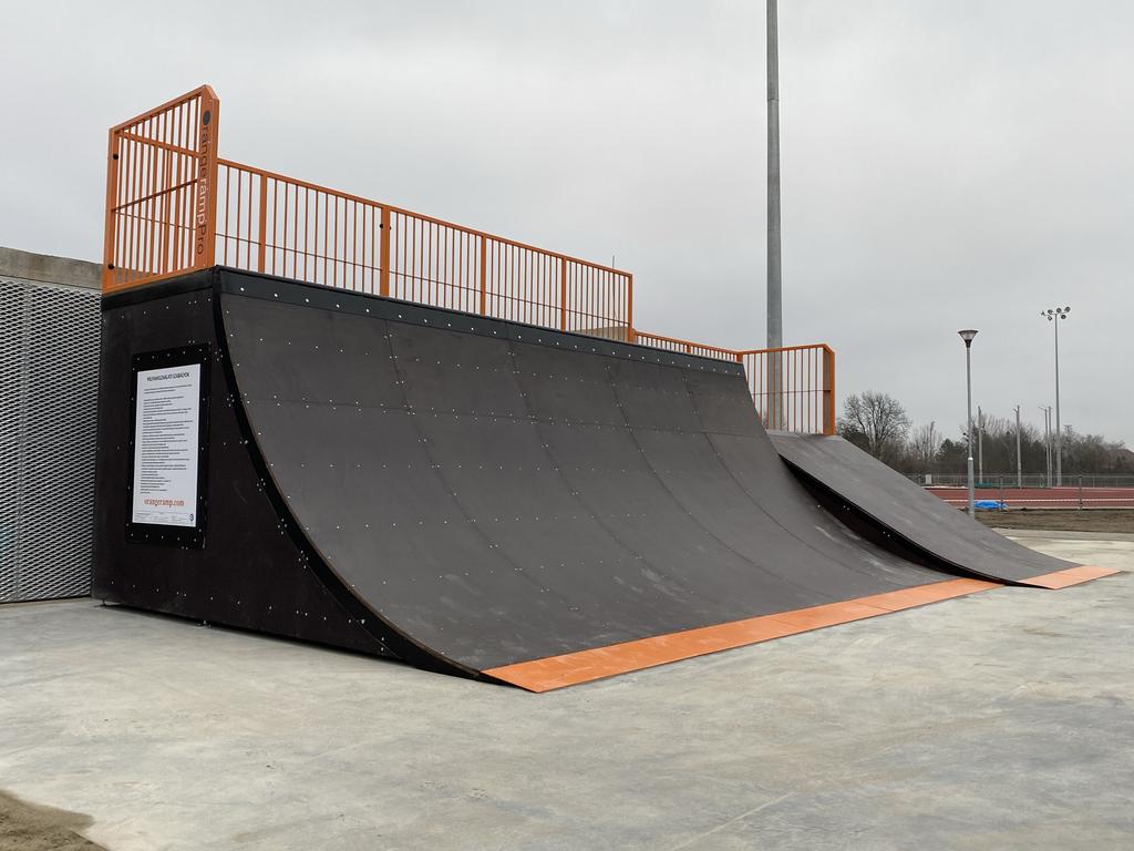 fessional Skatepark 2021 Általános kondíciók: - az árak az ÁFÁ-t nem tartalmazzák, - az árak az üzembehelyezést nem tartalmazzák, - garanciális idő az üzembehelyezéstől számított 3-5 év, - szállítási