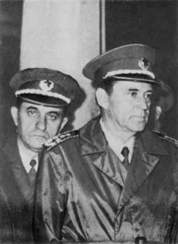Kosta Nađ hadseregtábornok és Jontovics Rudolf vezérőrnagy 1970 márciusában Budapesten (Godó) A Petőfi-brigádról szóló legenda kezdete talán az 1945. április 1-i 676 Kis Ferenc-temetéssel kezdődött.