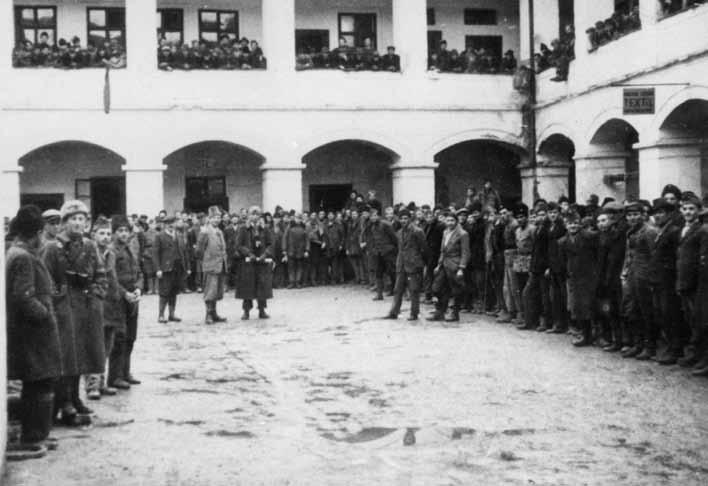 Az indulás napján esett az eső és hideg volt. Jontovics beszédet mondott, amelyben a szlavóniai Petőfi-zászlóaljt méltatta. Ezután elindultak a Bácskossuthfalva felé vezető úton.