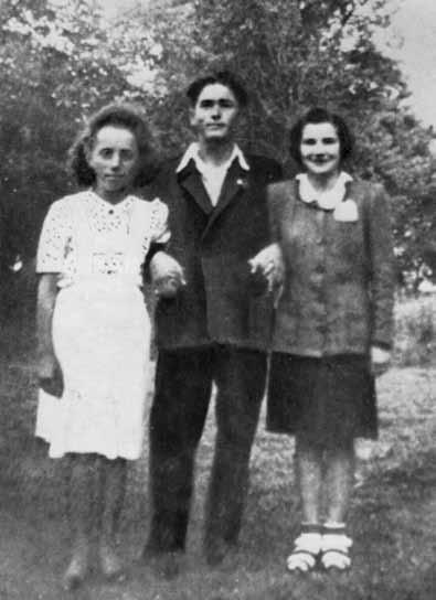 hadosztály és a 16. hadosztály 2. és 4. brigádja, valamint a Petőfi-brigád biztosította. A 3. és a 4.
