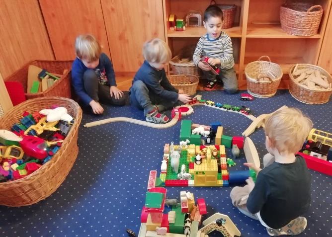 Ebben a térben fejlődik a gyermekek kreativitása és a koncentrációs képességük, és játék közben tapasztalatokat szerezhetnek a matematika és fizika, valamint a téri tájékozódás világából.