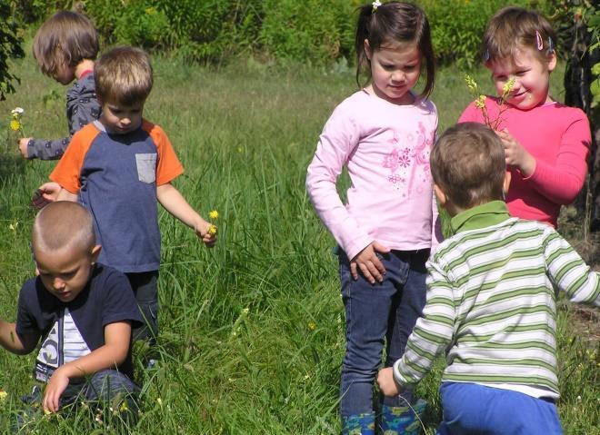 A szabadtéri játék a szocializáció egyik jelentős színtere.