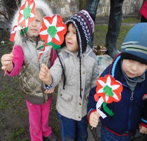 A gyermekek ünnepei: születésnap, gyermeknap, Anyák napja, Apák napja évbúcsúztató, nagycsoportosok búcsúztatása Társadalmi ünnep: Március 15.