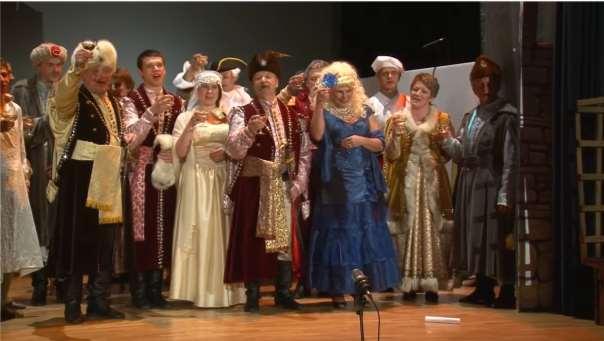 wstąpiwszy na środek tak, że Klara po jego prawej podaje rękę OWI, on zaś ojcu po lewej, i posuwając się na przód sceny 233 Tak jest, zgoda, A Bóg wtedy rękę poda.