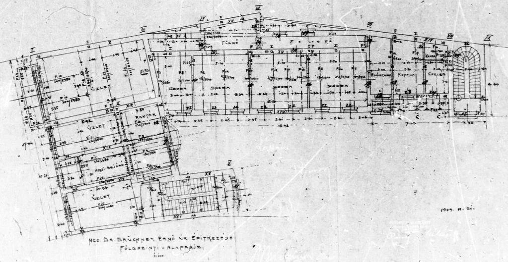 PAVLOVITS KÁROLY ÉPÍTŐMŰVÉSZ DEBRECENI MUNKÁI A mai Csapó utca 26. számú porta 1642-óta biztosan házastelek, első közölt tulajdonosa Szathmári Jánosné Szappanos Anna volt.