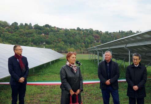 Az 1,2 MW-os rendszerhez szükséges 4400 darab panelt a Global Union Kft., a Kyocera Document Solutions és a Kyocera Solar hivatalos hazai disztribútora biztosította.