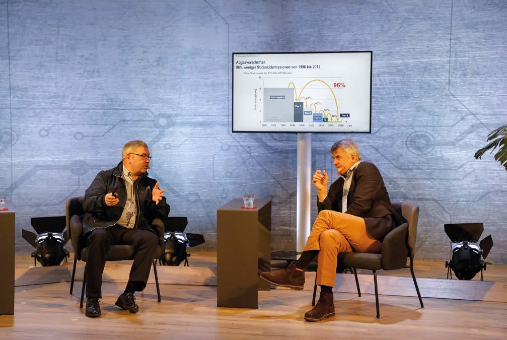 FITZENTRUM központ Élénk vita alakult ki Werner Kübler (MAN motorok, bal oldalon) és Michael Horsch között a dízel jövőjéről és az alternatívákról.
