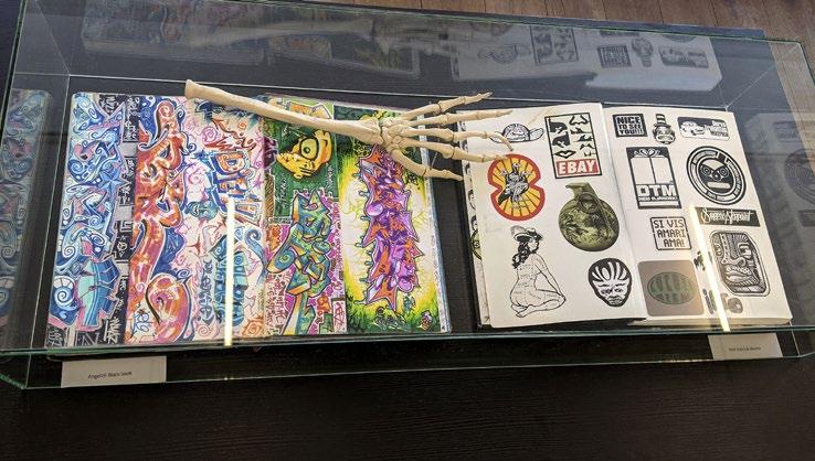 A STREET ART inkább figurális kompozíciókban gondolkozik, igyekszik az alkotást környezetével kontextusba helyezni. A képet mint egyetemes nyelvet használja, úgy, hogy bárki megértse az üzenetét.