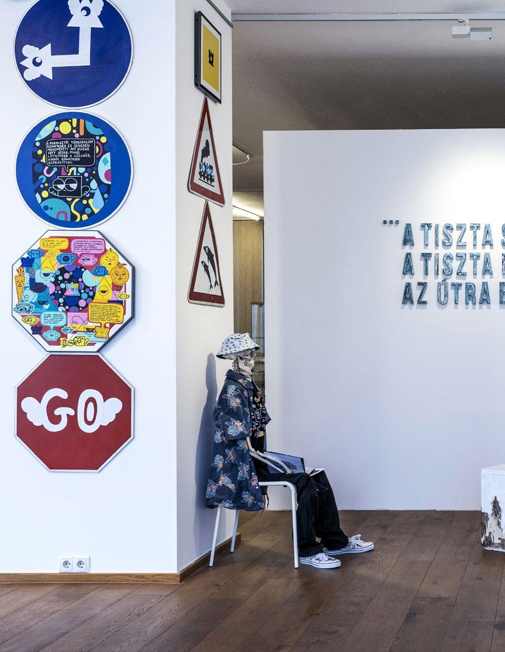 Szárnyas Doboz és Rapa 73 alkotásai a kiállításon Artworks by