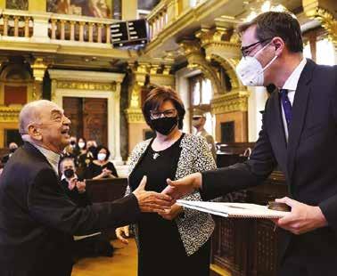 Az elismerést a Nemzeti Színház művészének, a beregszászi Szűcs Nellinek a kezdeményezésére a Kárpátaljai Megyei Tanács Kárpátaljai Megyei Magyar Drámai Színház Jótékonysági Alapítványa hozta létre.