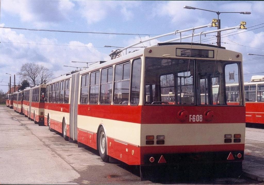 Ez forradalmi változás volt az állományban levő szóló ZIU-9 típusú trolibuszhoz képest. Gyakorlatilag generációs váltás volt.