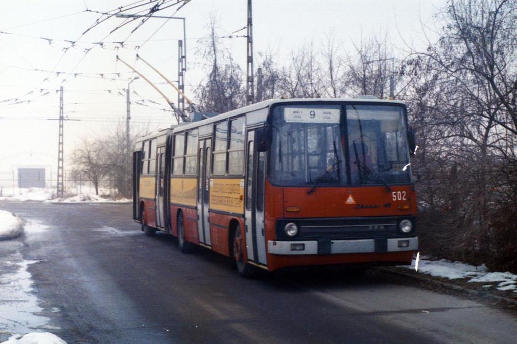 IK-OBUS modernizálása Az SZKT bonyolította továbbra is szolgáltatási szerződés alapján az elektromos közösségi közlekedést, viszont a járművek