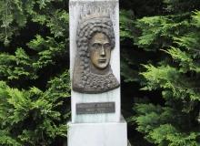 Erzsébet királyné domborműve 1200-as évekre nyúlik vissza Sopron város és környékének kórházi ellátása.