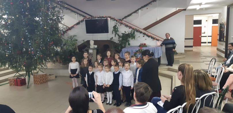 tanulhatják a szolfézst, valamint lehetőségük van a hangszerek közül a zongorát és a fafúvósókat választani.