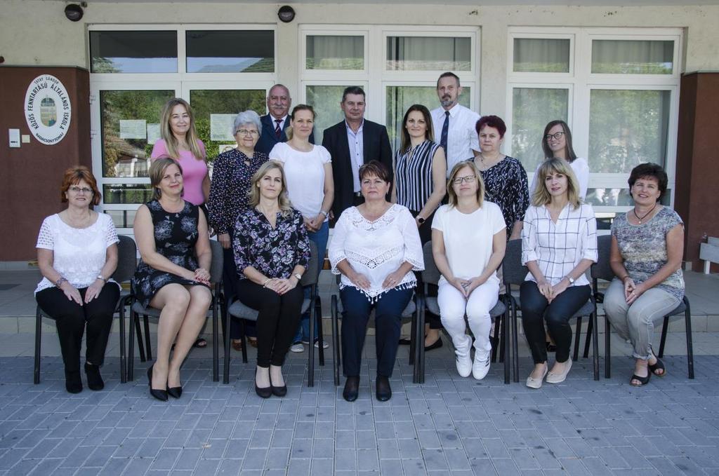Tatay Sándor Általános Iskola, Badacsonytomaj A NEVELŐTESTÜLET 2019/20 Álló sor /balról jobbra/ Szolnoki Enikő Udvariné Horváth Anna Udvari József Pálmai-Sztanyek Tímea Schneider Zsolt Rétainé Vizeli