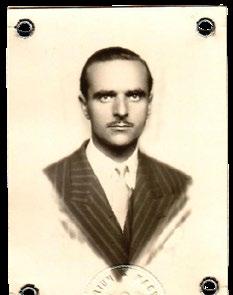 A szobrászművész 1943-ban visszatért Magyarországra, és Óbudán telepedett le családjával. Új otthonát azonban nem sokáig élvezhette, rögtön behívták katonának, és kivezényelték a frontra.