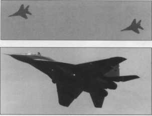 ezred MiG-29 (piros 14,15) gépei egyedül és párban, 1988 515. iap MiG-29UBs red 10, 30, whilst landing Az 515.