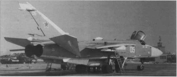 Su-17M2 red 44 (c/n 08413) of 1. gvapib, Su-17UM3/M4Rs of 328. ograp Szu-17M2 piros 44 (gy.sz.: 08413), s a 328. ezred Szu-17UM3/M4R-i Su-24 Yak-28/Us of 727. gv.obap were changed by 33 Su-24/Su-24Ms in 1982 and 328.