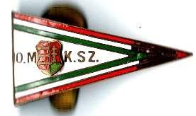 Mondtam neki, hogy nem veszem, mert ez az OMKSZ jelvénye. Erre azt mondta, hogy Ha azt akarod, hogy az ország összes középiskolájából eltávolítsanak, akkor csak viseld!