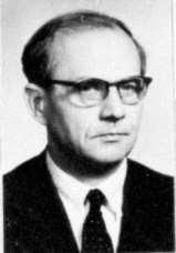 Volt egy fura tanárunk, Tettamanti Béla fizika és matematika tanár. (A Tettás ) Egyszer azt mondta egy órán, hogy egy 4,5 voltos elemmel nem lehet megrázni senkit.