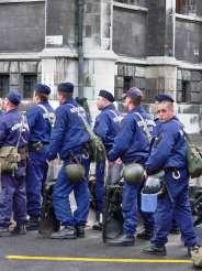 -i megtorlás után már látszott, hogy Gyurcsány nem fog önként lemondani. 2006. szeptember 20.-i fényképem egy Parlament előtti tüntetésen.