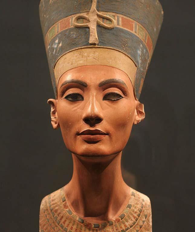 Nofertiti.