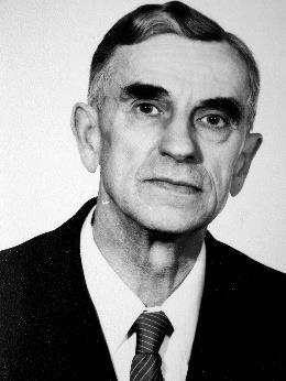 DR. BENKE GYÖRGY lelkipásztor, teológiai tanár, igazgató Emlékeim 1956. október 23-át követő nap délutánján felvonulásra hívták össze a falu népét.