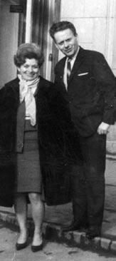Lányi Ágoston a Magyarországi Németek Demokratikus Szövetsége néptánccsoportjainak oktatója Lányi Ágoston 1964-ben kezdte meg a német nemzetiségi néptáncegyüttesek oktatását.