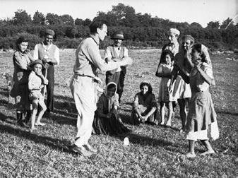 MARTIN GYÖRGY ÉS A FOLKLÓRMOZGALOM KAPCSOLATA Héra Éva előadása írásban a Martin György emlékezete (Magyar Művelődési Intézet; Budapest, 1993) című kötetben jelent meg.