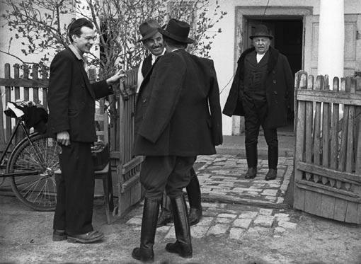 metül beszélt, akkor arról kellett beszámoljon, olyan könyvekről, amik nem jelentek meg akkor Magyarországon.