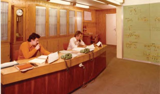 kép) Sőt hétvégenként gyerekprogramokat is szerveztek. A 90-es években még esküvő is volt egy másik földalatti területen.