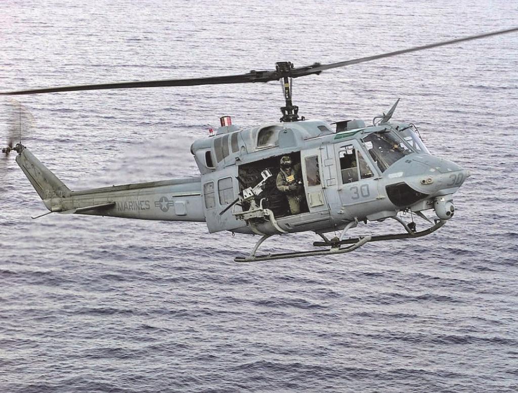 7. ábra. Német UH 1D (Fotó: Baranyai László) 9. ábra. Az UH 1N olasz változata, az AB 212-es. A merevfutós helikopter földi mozgatása speciális eszközt (pl.