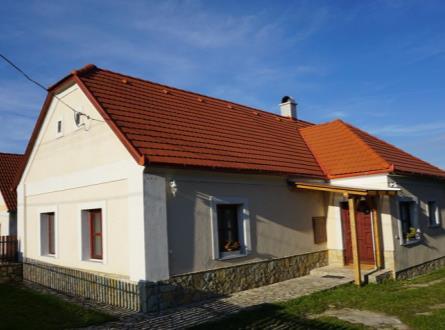 erjesztés. 8230, Balatonfüred, Lapostelek-Dűlő 4049 +36 20 981 0484 info@gyukli.hu Sváb Ház Veszprémfajsz A kettő- és egyszobás apartmanhoz teljesen felszerelt közös konyha- étkező tartozik.