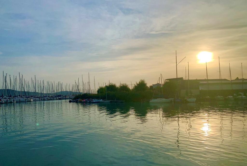 ÉLMÉNYEK, TÚRÁK Irány a Balaton part... A Balaton-felvidék minden évszakban tartogat lehetőségeket a kikapcsolódáshoz. Nincs ez másképp a tavaszi évszakban sem.