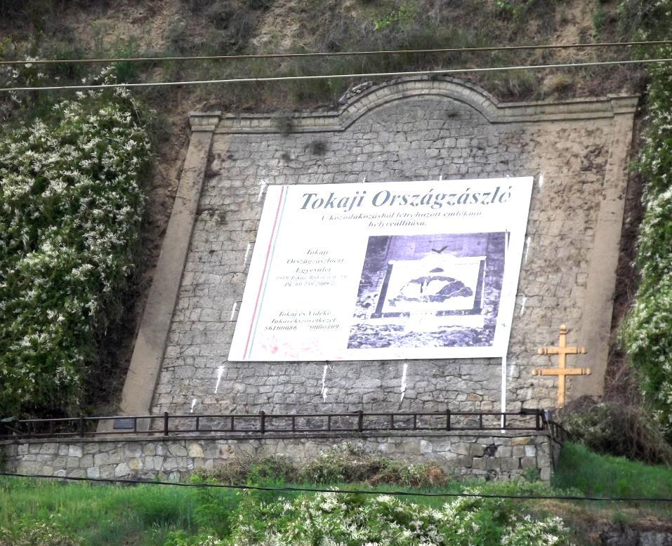 A Tokaji Országzászló Egyesület kezdeményezésére a Tokaji Önkormányzat a térplasztikát 2012-ben leszedette, s felújítva áthelyezték egy más, forgalmasabb, méltó
