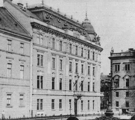 majd a sarokkupolákban végződő eredetit.