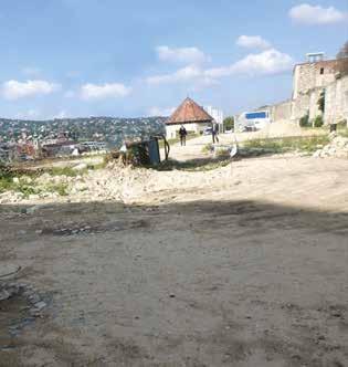 1902 között, a kor legnevesebb mesterei dolgoz- tak rajta: faburkolata Neuschloss