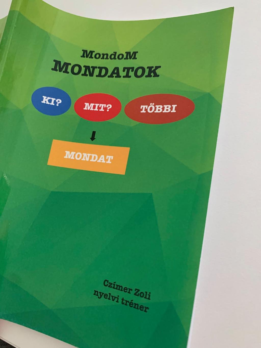 A részletes tartalomjegyzék alapján láthatod, hogy minden olyan mondattípust, sablont átbeszélünk a könyv hasábjain, amire szükséged lehet a mindennapi kommunikáció során.