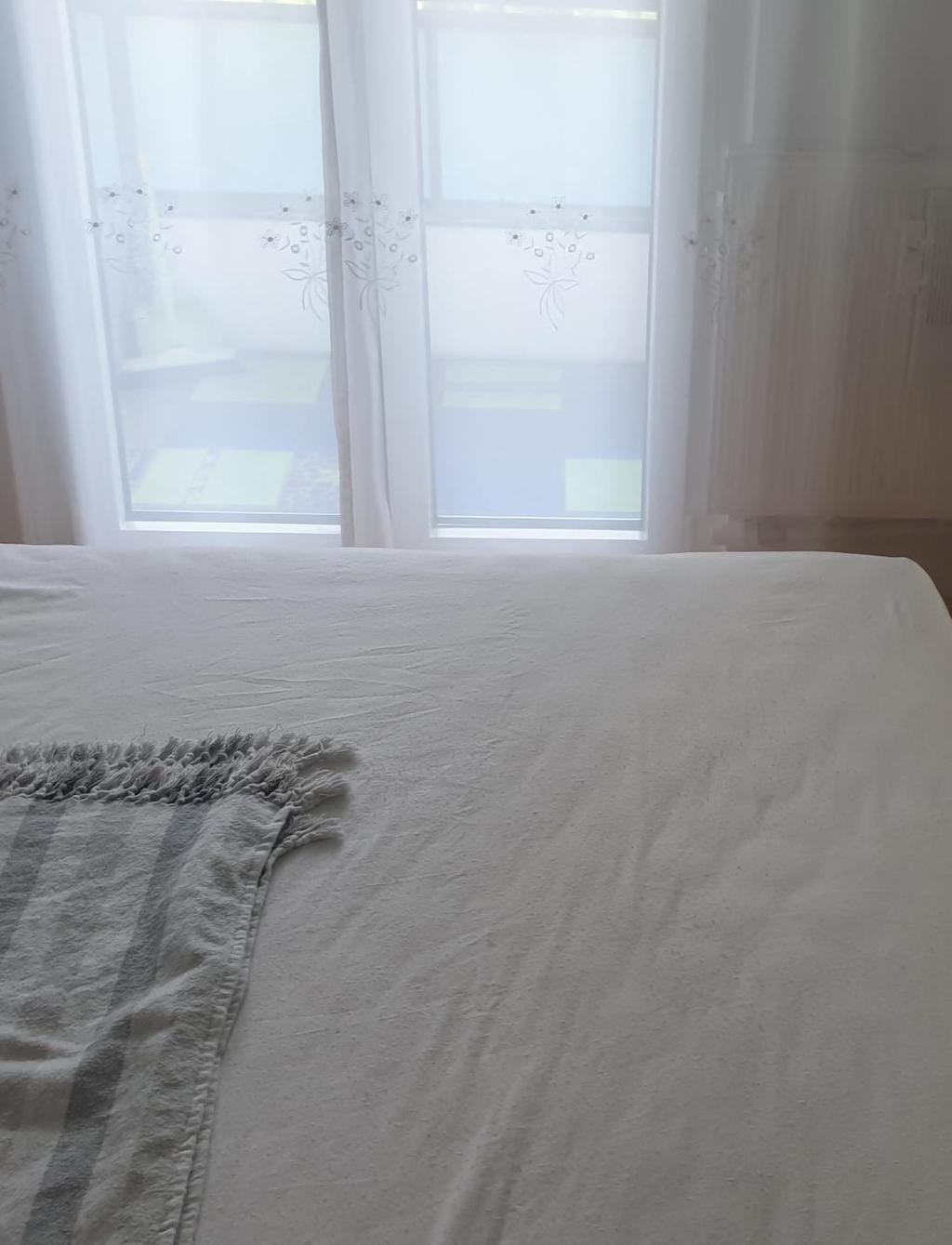 kutikula mennyisége Kifejlett poloska mennyisége Mozgó, vérrel telt poloskák mennyisége