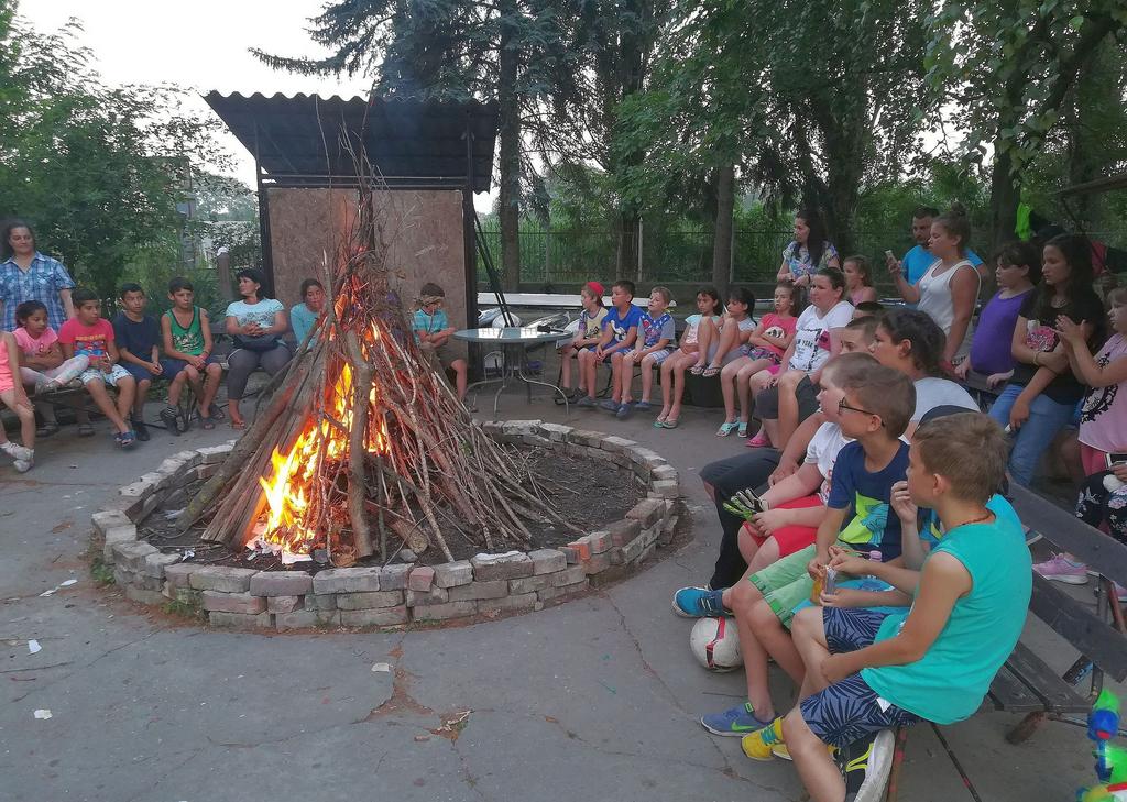 A bábok bűvöletében 227 23 24.