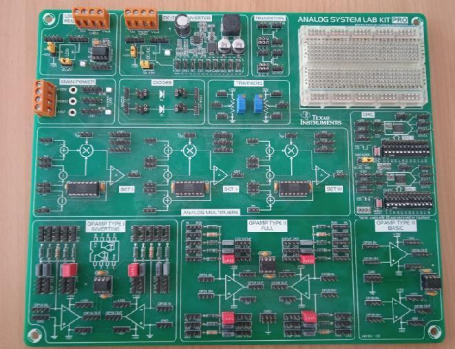 5. Laboratórium Elektrotechnika laboratórium Az elektrotechnikai labor feladata, hogy a műszaki képzésekben részt vevő hallgatók az elektrotechnikai tárgyak keretében megszerzett a nem villamos
