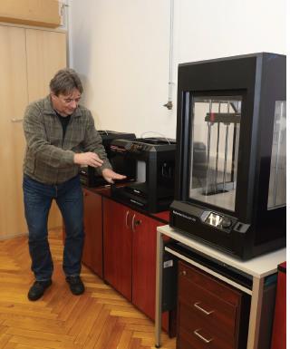 3. Laboratórium TERMOSZ (tervezés-modellezés-szimuláció) Egy termék fejlesztési és gyártási költségeinek 70-80 %-a a tervezés korai fázisában hozott döntésektől függ.