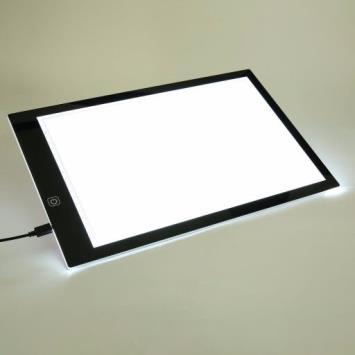 LED RAJZTÁBLA vizuális alapkészségek: fixálás, tekintetváltás, pásztázás szem-kéz koordináció Az eszköz használata a fejlesztéshez A led fényű rajtábla legnagyobb előnye a könnyen hordozhatósága.