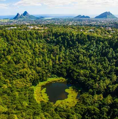 5. nap Curepipe Trou aux Cerfs Grand Bassin Black River Gorges Nemzeti Park Chamarel Le Morne Reggeli, majd egész napos kirándulás a lenyűgöző formájú vulkanikus hegyekkel tűzdelt sziget belsejébe és