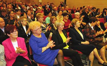 módra szaporodtak, a közjegyzőknek társadalmi szerepvállalásuk körében nem csak a hivatalukban, hanem a közéletben is helyt kellett állniuk.