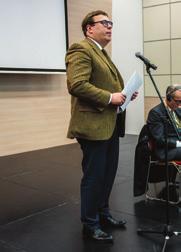 zasság felbontása és a házastársi vagyonközösség megszüntetése külön eljárást igényel; előbb kerül sor a házasság felbontására és a közös vagyonból való részesedés megállapítására, majd ezt követheti