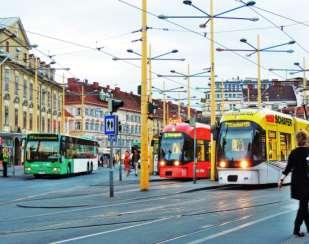 Példa: Jakominiplatz, (AT) Város: Graz, Ausztria Elhelyezkedés: Graz központjában helyezkedik el Építés éve: nincs adat Bekerülési költség: nincs adat Kapcsolódó közlekedési módok: villamos, helyi